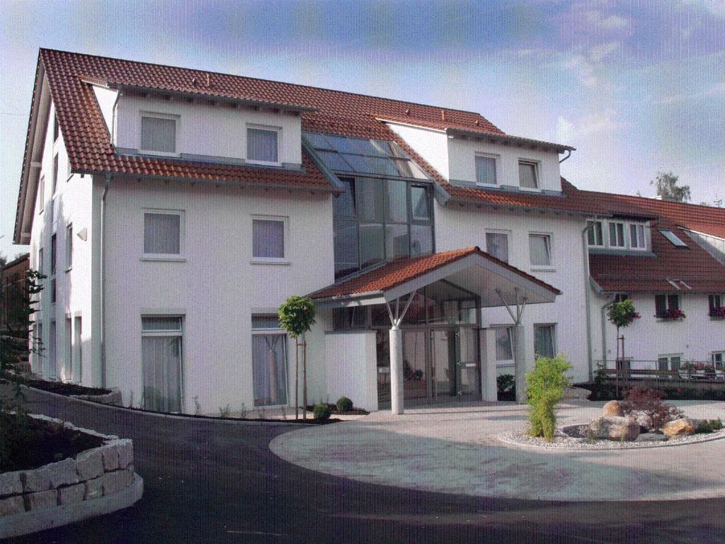 Hotel Gasthof Schuetzen Gbr Laupheim Exterior photo