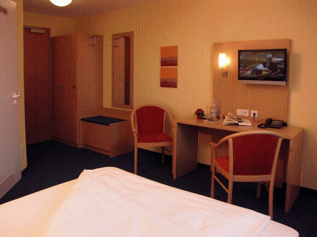 Hotel Gasthof Schuetzen Gbr Laupheim Exterior photo