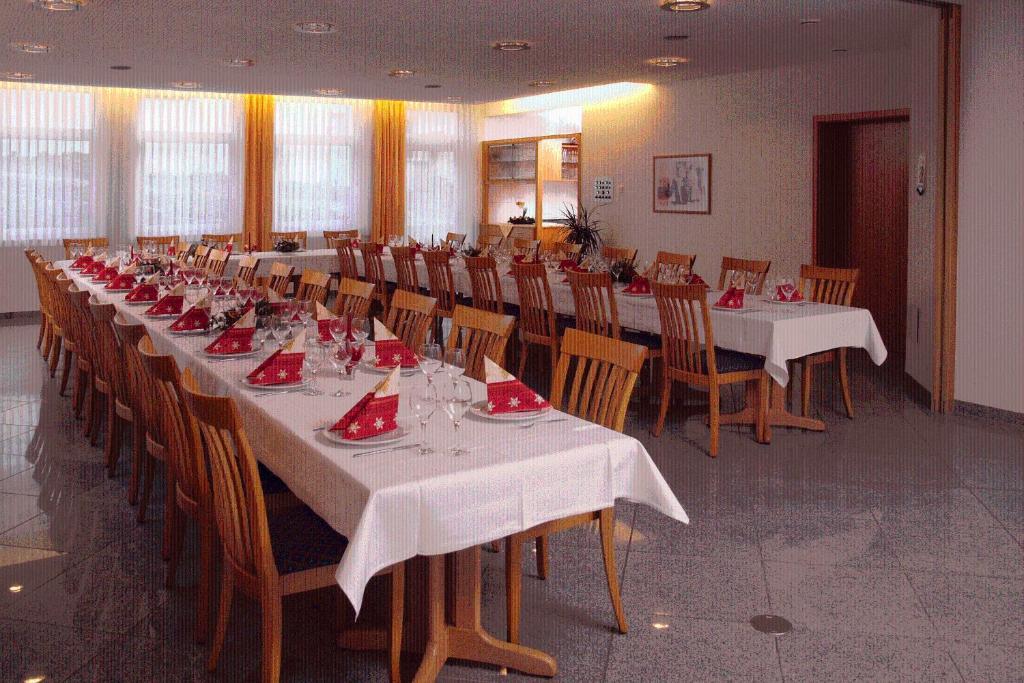 Hotel Gasthof Schuetzen Gbr Laupheim Exterior photo